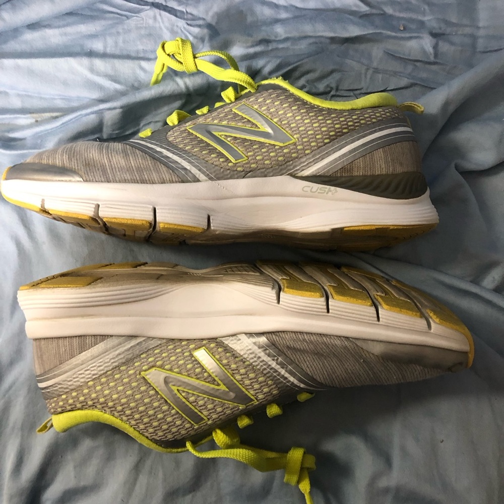 New Balance Womens Sz 6 Running/Athletic Shoes WX711GY